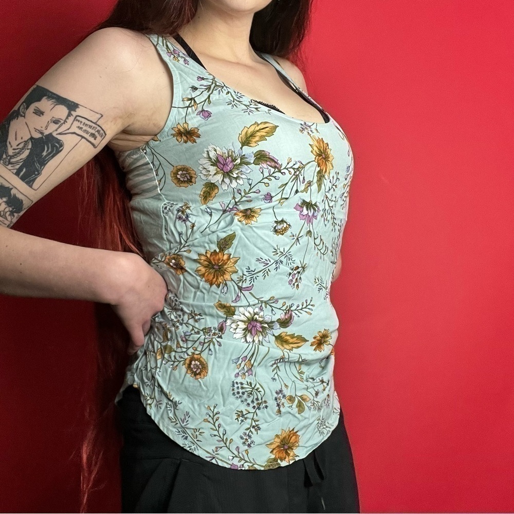 Floral tank top 💙🤍​​​​​​​​​​​​​​​​​​​​​​​